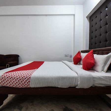 Oyo 29792 Piyush Hajipur Hotel Екстериор снимка