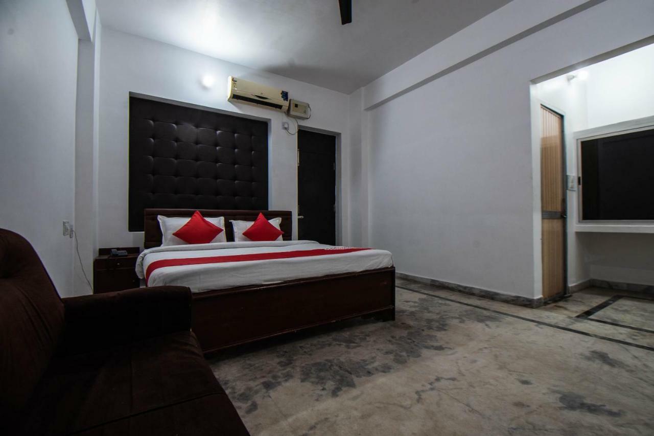 Oyo 29792 Piyush Hajipur Hotel Екстериор снимка