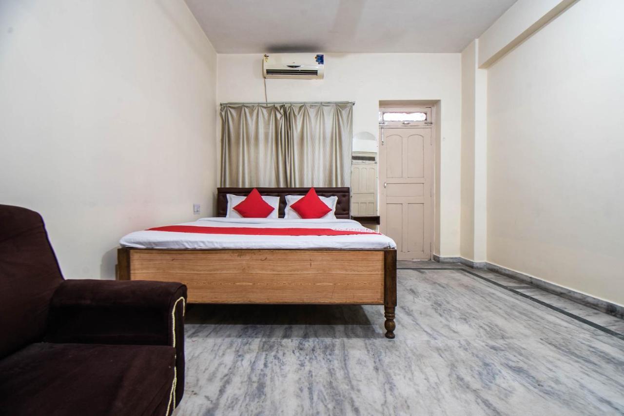 Oyo 29792 Piyush Hajipur Hotel Екстериор снимка