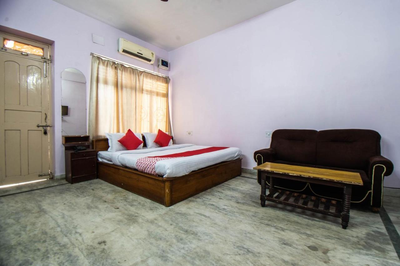 Oyo 29792 Piyush Hajipur Hotel Екстериор снимка